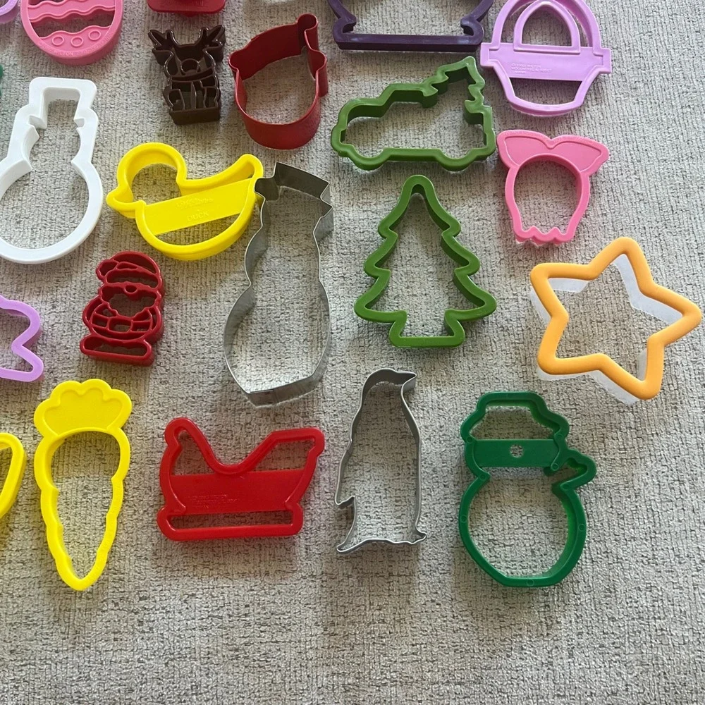 Wilton Holiday Cookie Cutter Lot Plastic Metal Christmas Halloween Easter 40pc